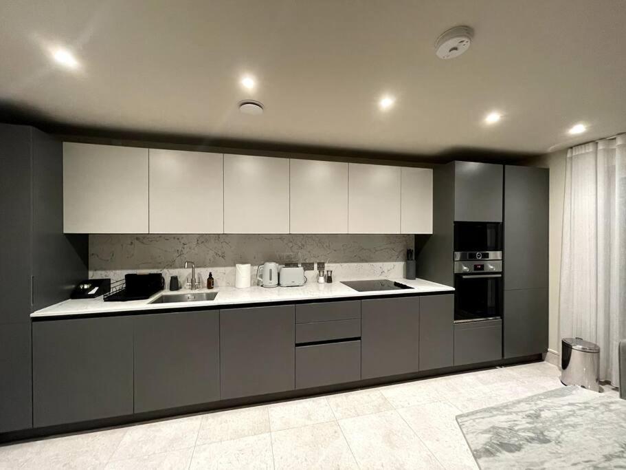 2Br Urban Vista Retreat Chcl F7 Apartment Chigwell ภายนอก รูปภาพ