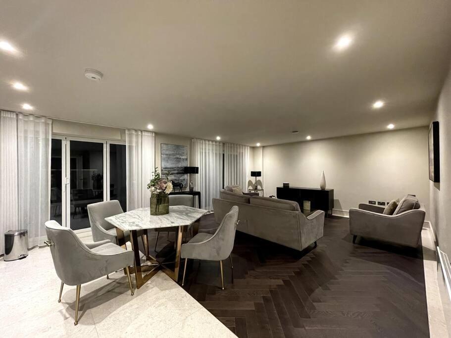 2Br Urban Vista Retreat Chcl F7 Apartment Chigwell ภายนอก รูปภาพ