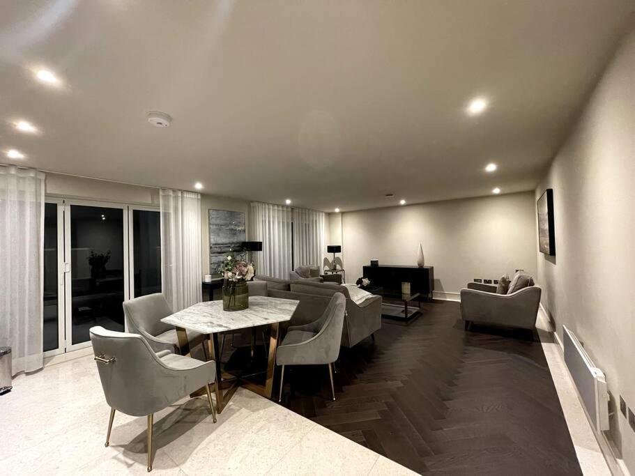 2Br Urban Vista Retreat Chcl F7 Apartment Chigwell ภายนอก รูปภาพ