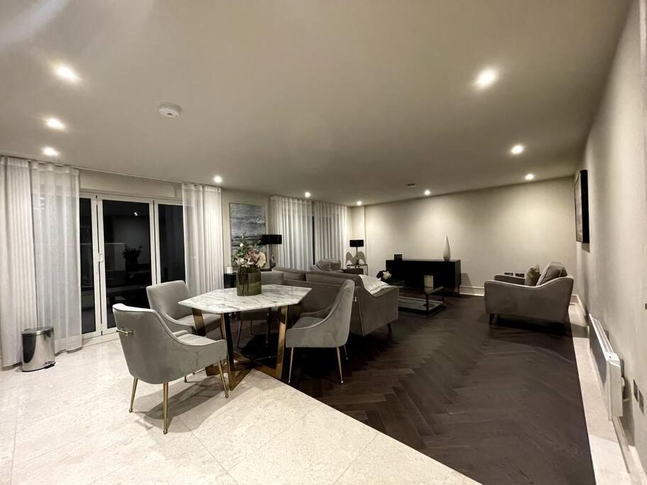 2Br Urban Vista Retreat Chcl F7 Apartment Chigwell ภายนอก รูปภาพ