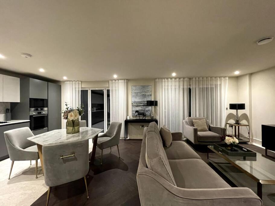 2Br Urban Vista Retreat Chcl F7 Apartment Chigwell ภายนอก รูปภาพ