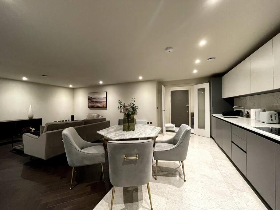2Br Urban Vista Retreat Chcl F7 Apartment Chigwell ภายนอก รูปภาพ