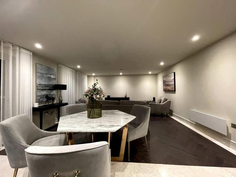 2Br Urban Vista Retreat Chcl F7 Apartment Chigwell ภายนอก รูปภาพ