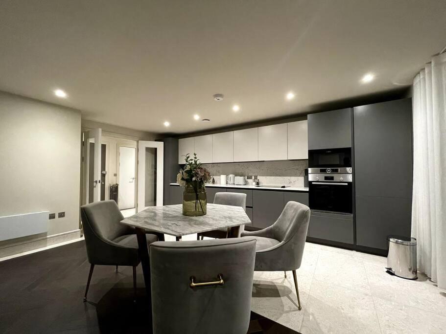 2Br Urban Vista Retreat Chcl F7 Apartment Chigwell ภายนอก รูปภาพ