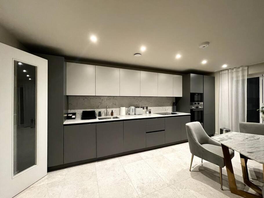2Br Urban Vista Retreat Chcl F7 Apartment Chigwell ภายนอก รูปภาพ