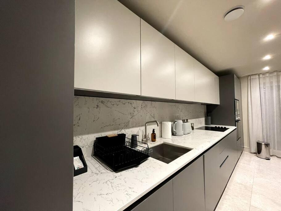2Br Urban Vista Retreat Chcl F7 Apartment Chigwell ภายนอก รูปภาพ